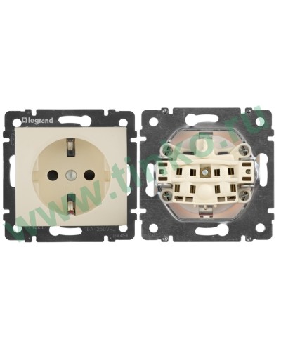 Розетка Valena 2К+3 с защитными шторками, на винтах 16А 250В, слоновая кость (774321). Розетка. LegranD в Йошкар-Оле